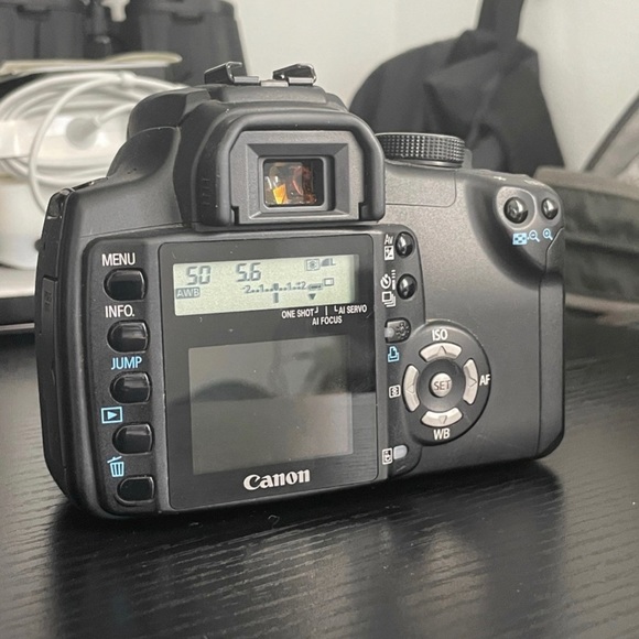 Canon DSLR + Lens + Book - Picture 6 of 10